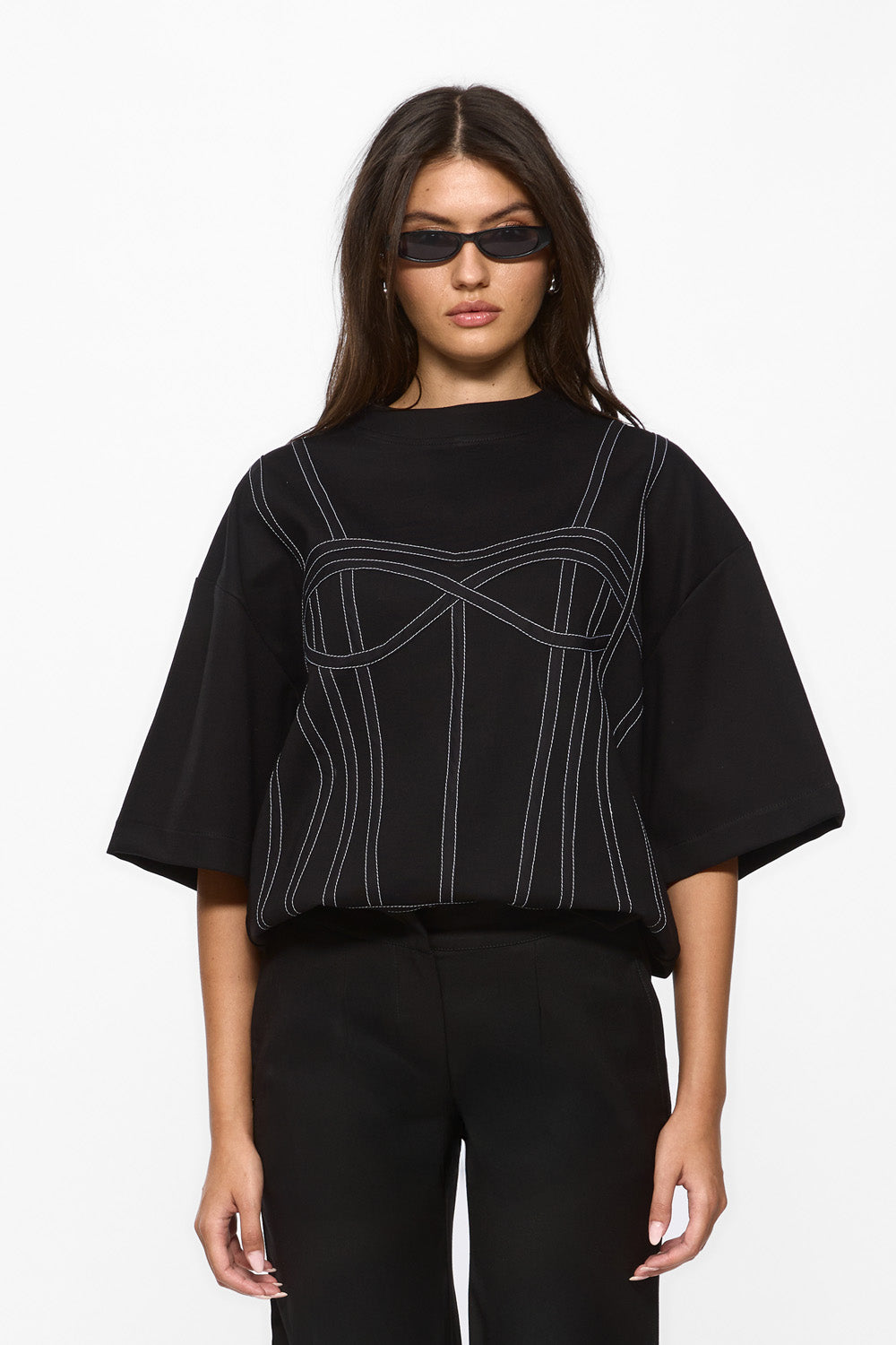 Tricou Karo | Femei | Negru | Stil modern și elegant | Confort și funcționalitate | Atelier Hamza