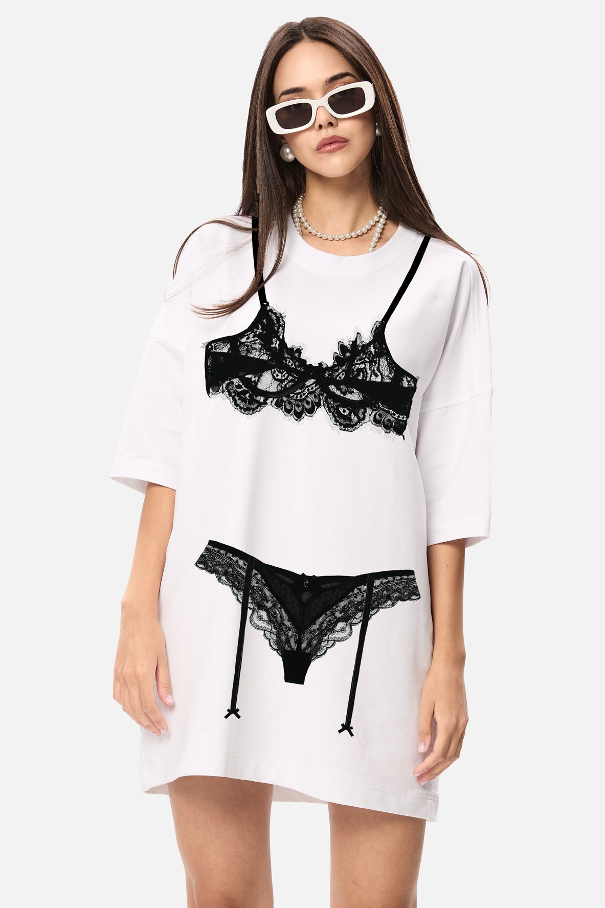 Rochie Tricou Albă Imprimată Lingerie pentru Femei, confecționat din bumbac premium, ideal pentru ținute casual și streetwear.
