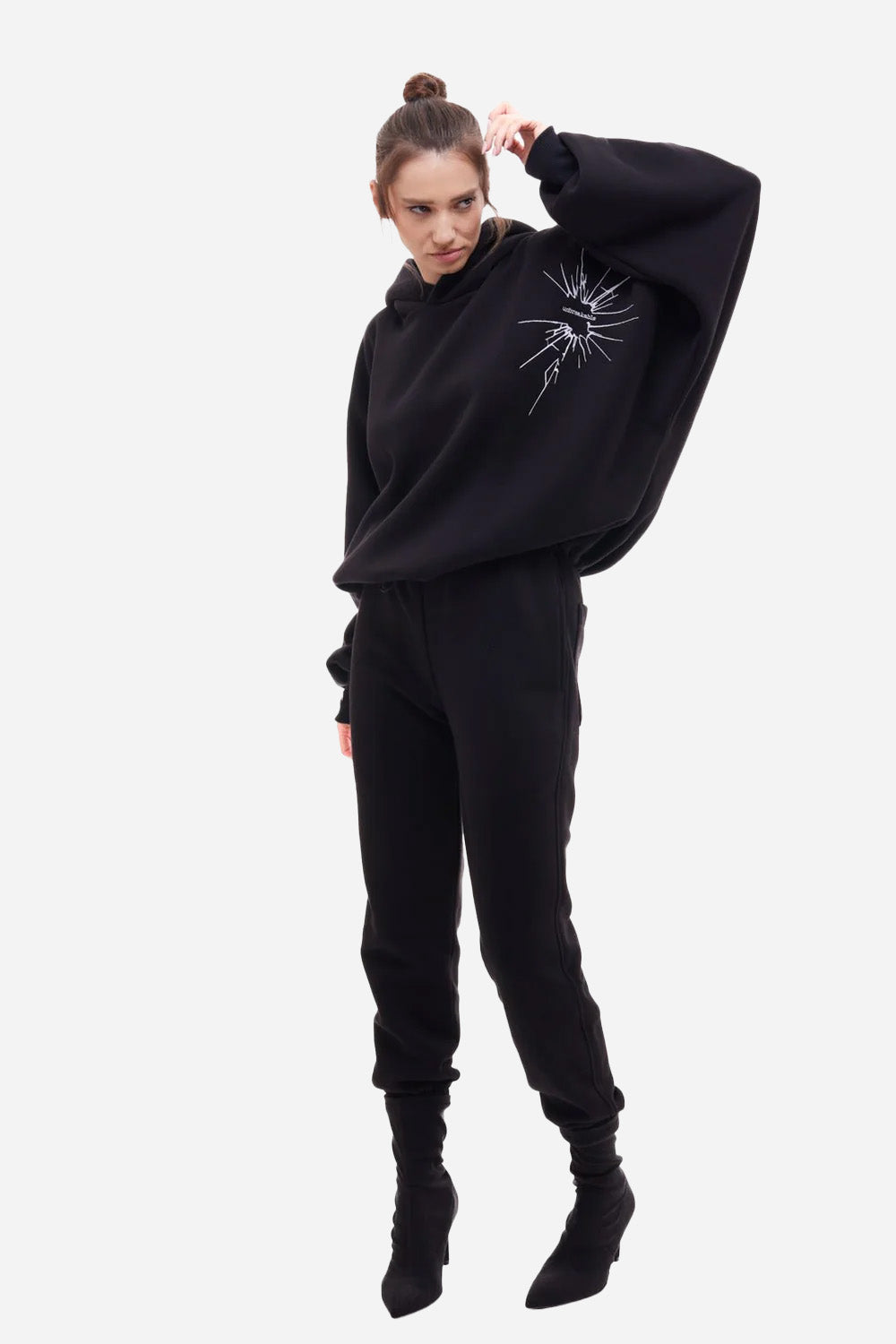 Hanorac cu broderie Hardy | Femei | Negru | Stil Modern & Elegant | Confort & Funcționalitate | Atelier Hamza