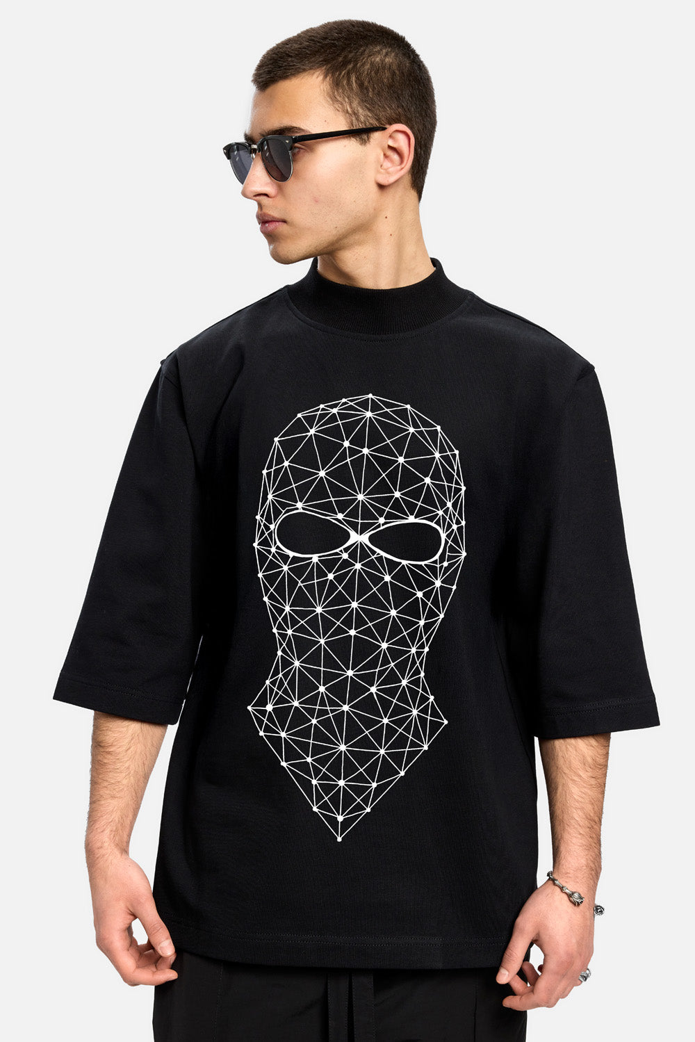 Tricou oversized negru de barbati Hidden me. Cumpara acum!