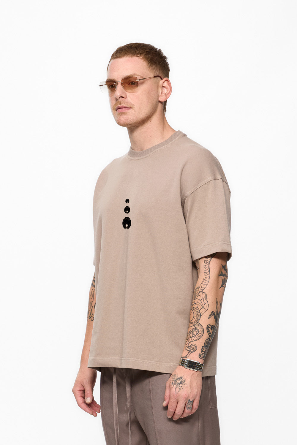 Beżowy haftowany T-shirt Chakra