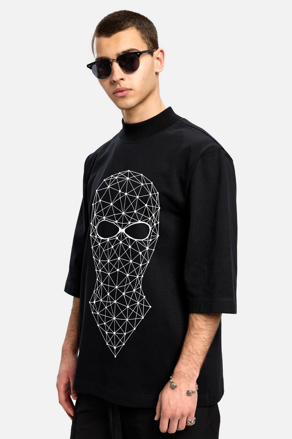 Tricou oversized negru de barbati Hidden me. Cumpara acum!