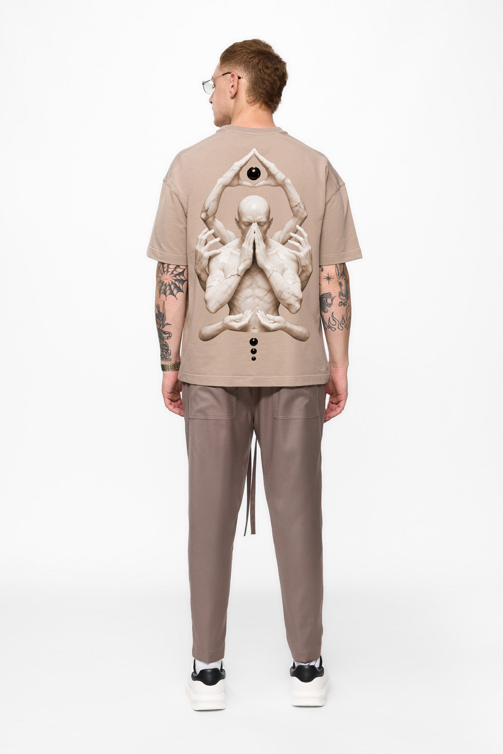 Beżowy haftowany T-shirt Chakra