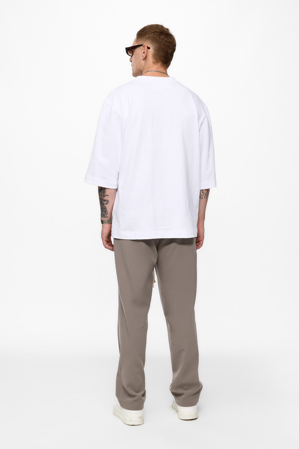 White T-shirt with stitches 247