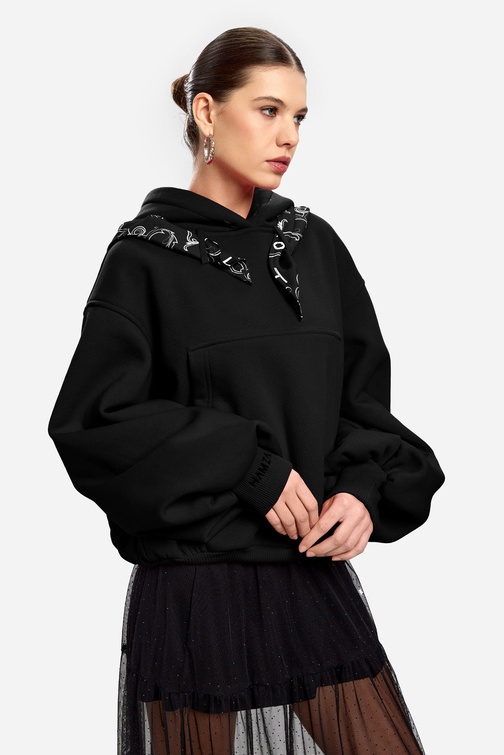 Damska bluza z kapturem – Haft Scarlett 