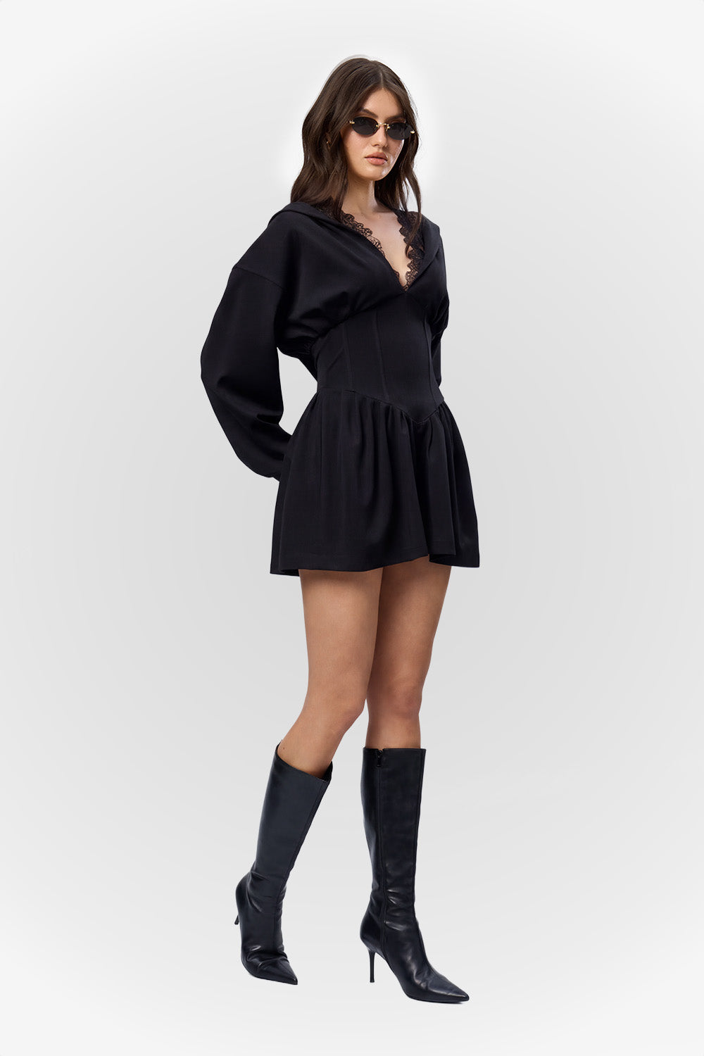 Czarna bluza z kapturem Karol z gorsetem