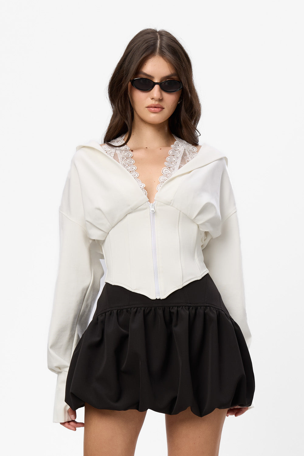 Czarna bluza z kapturem Karol z gorsetem