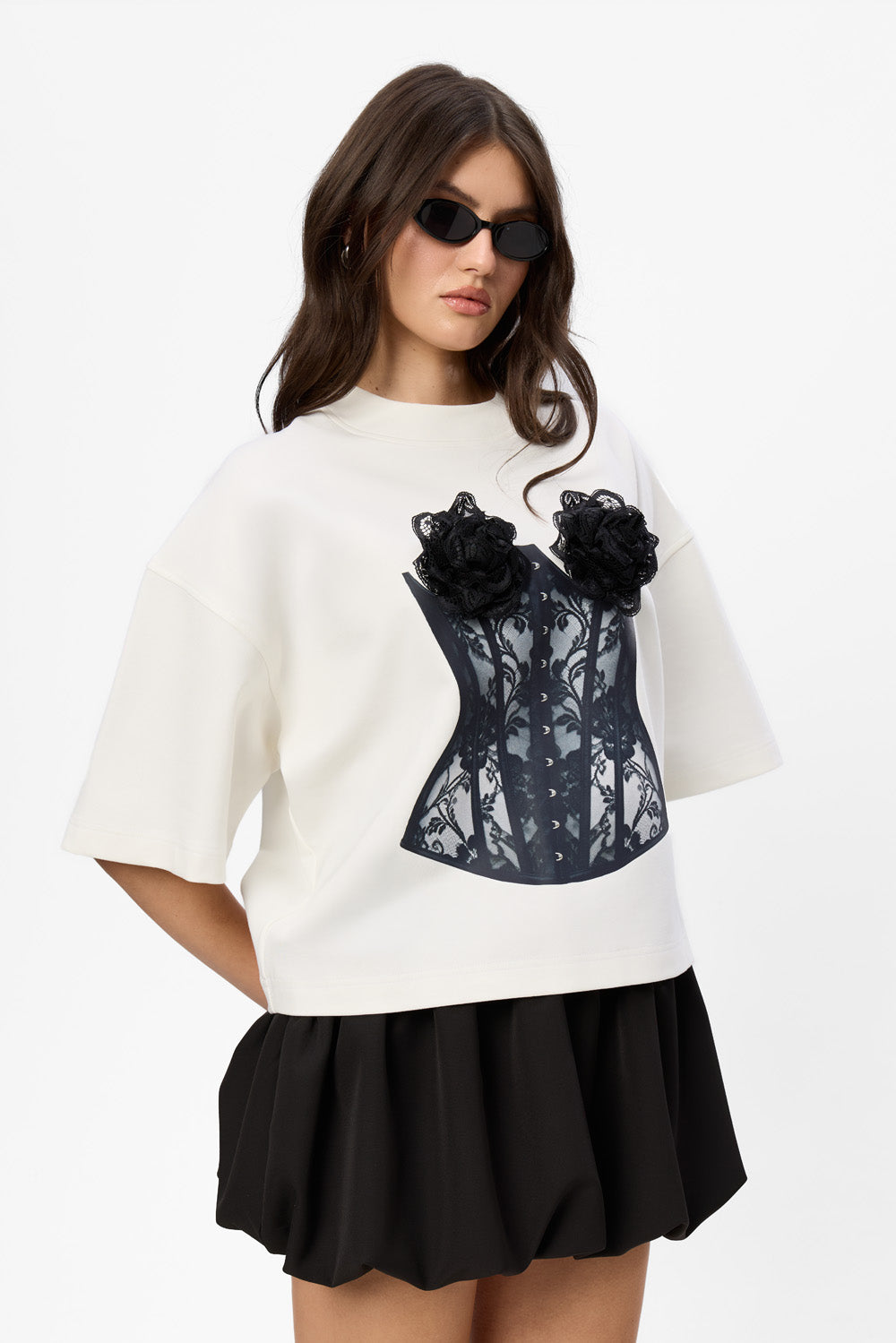  Koszulka Belle z kwiatową aplikacją w kolorze off-white W