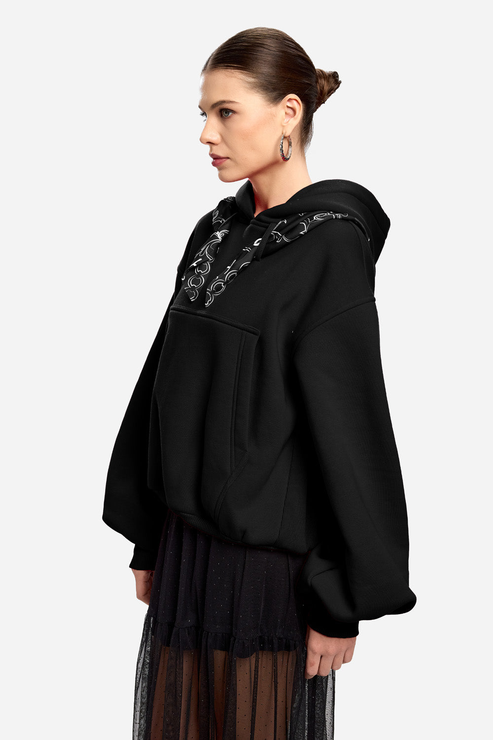 Damska bluza z kapturem – Haft Scarlett 