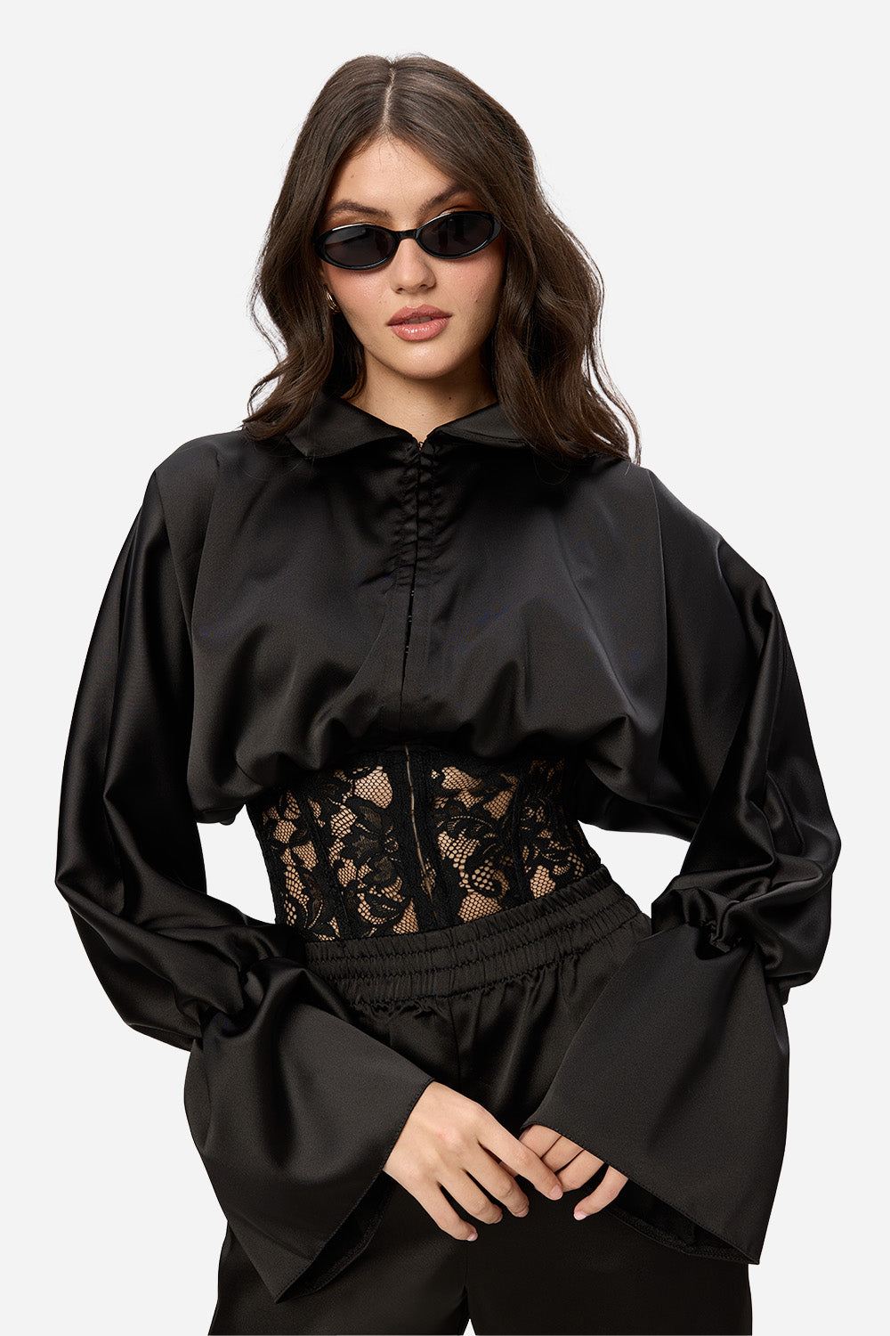 Czarna bluza z kapturem Karol z gorsetem