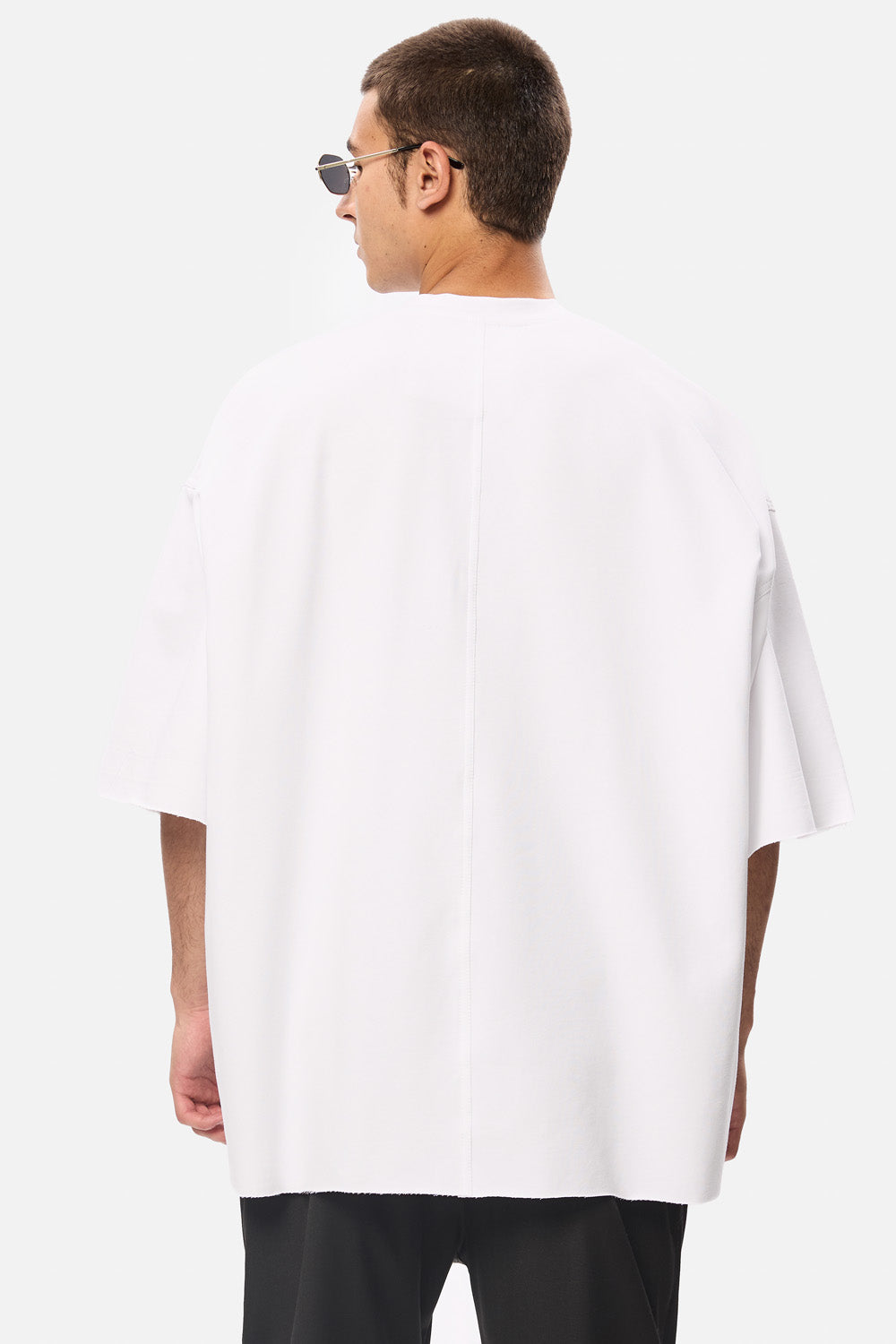 Tricou bărbați oversized, alb, minimalist, cu print artistic, din bumbac premium.