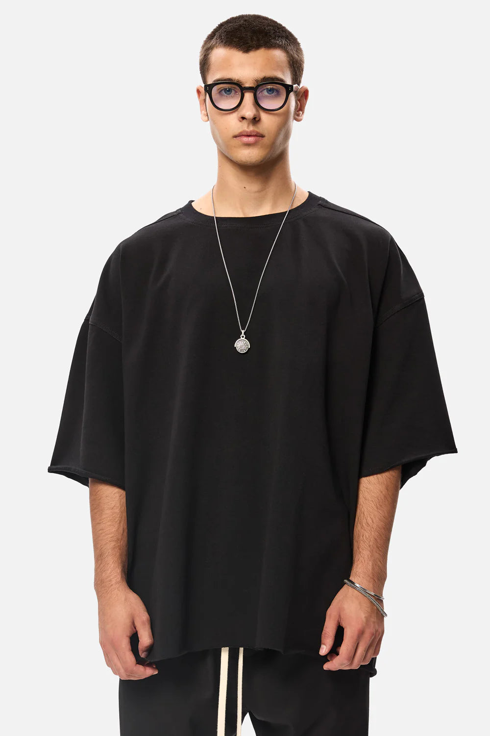 Tricou bărbați oversized, nergu, minimalist, cu print artistic, din bumbac premium.